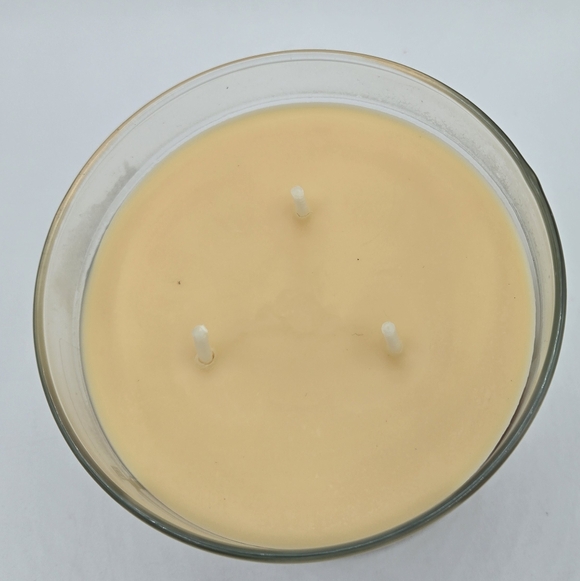 Bath and Body Works Cinnamon Sugared Pecans 3 wick Candle - Picture 3 of 5